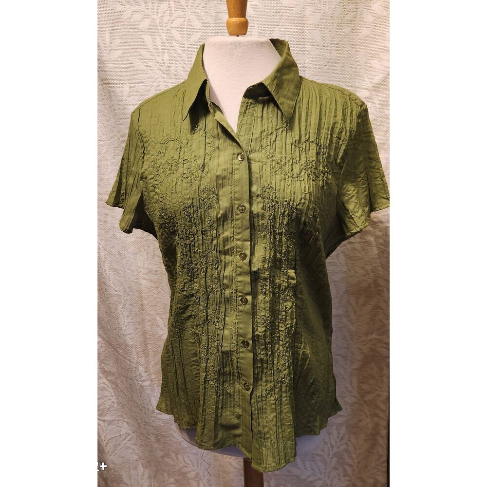 U39 Cato dressy green blouse crinkly fabric w/embroidery & sequins short sleeved